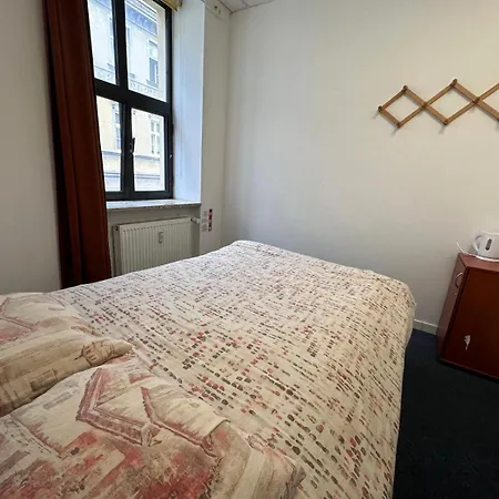Oda ve Kahvaltı Economic Rooms- 24h Self Check-in Poznan
