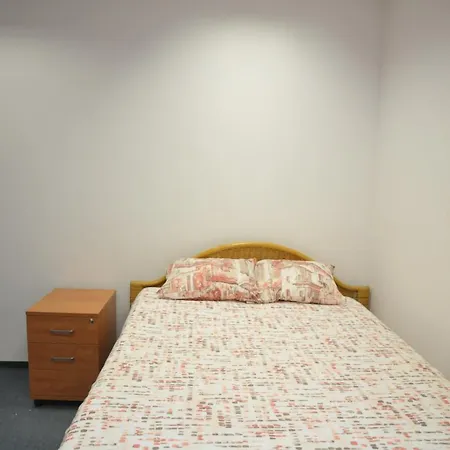 Economic Rooms- 24h Self Check-in Bed & Breakfast Poznaň