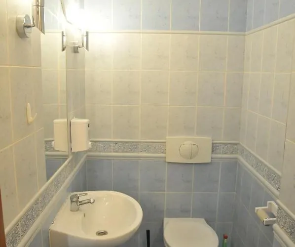 Economic Rooms- 24h Self Check-in Bed & Breakfast Poznan