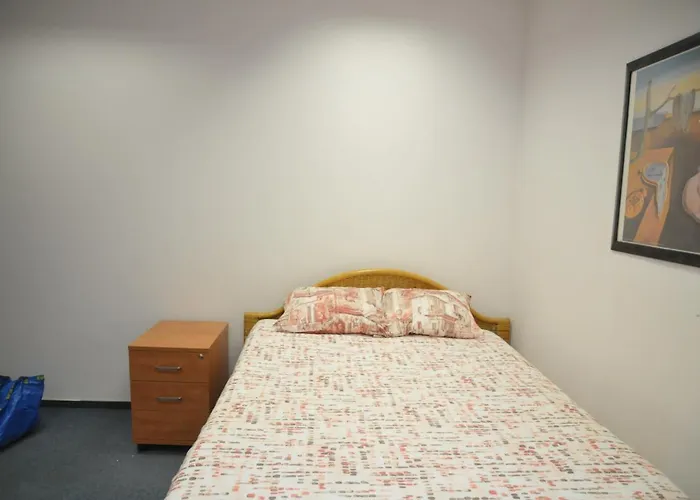 Economic Rooms- 24h Self Check-in Bed & Breakfast Poznan