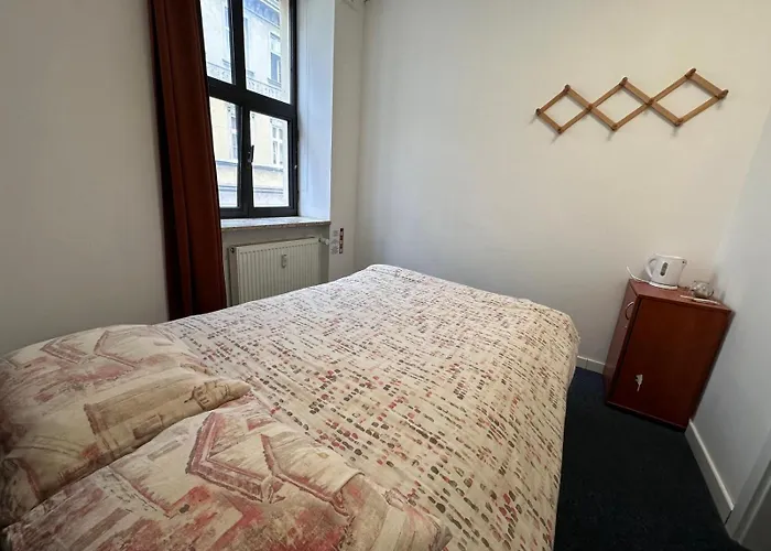 Oda ve Kahvaltı Economic Rooms- 24h Self Check-in Poznan